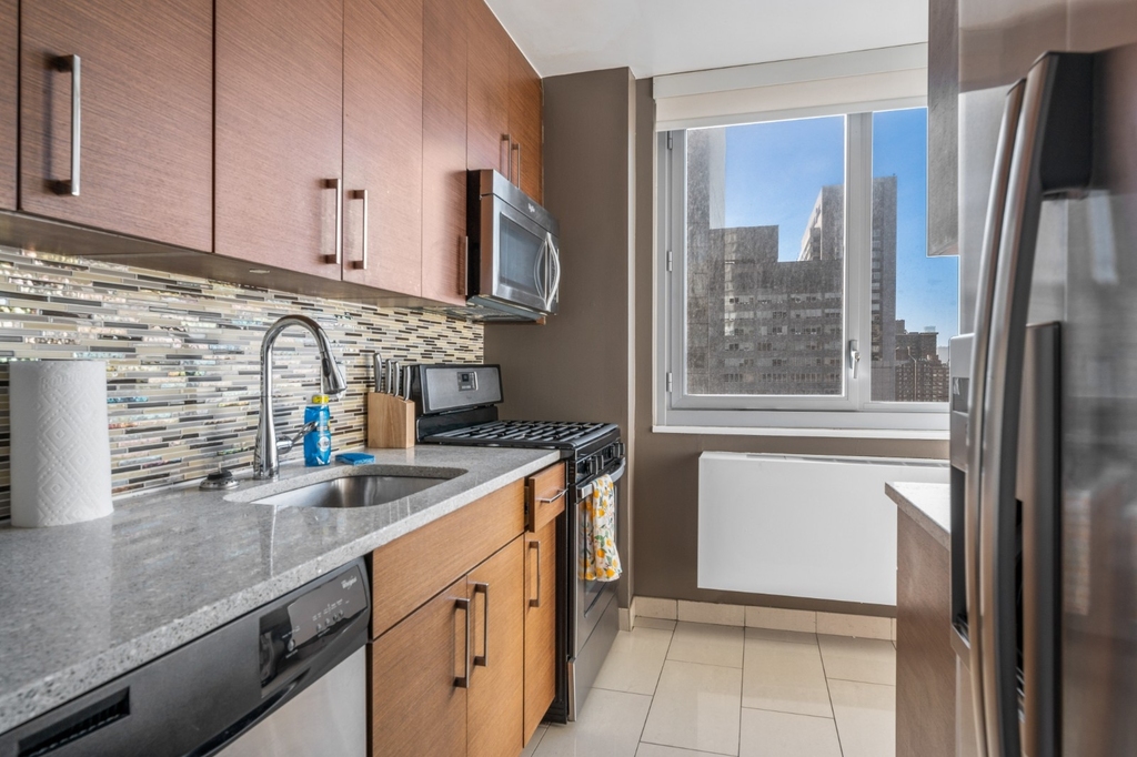 401 East 34th Street - Photo 14