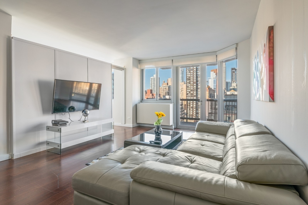 401 East 34th Street - Photo 4