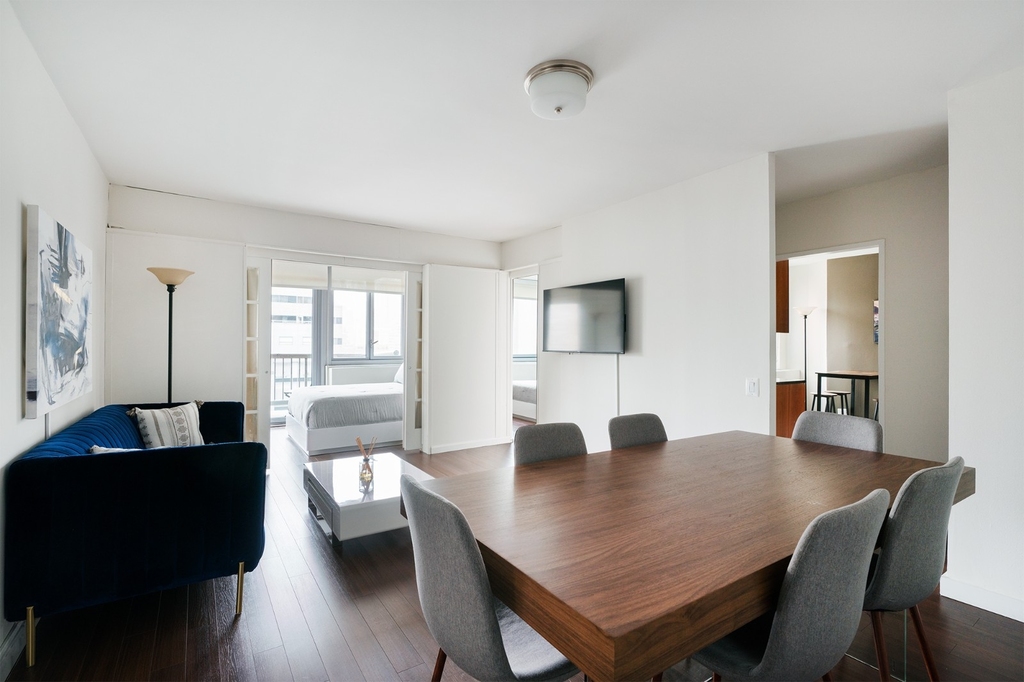 401 East 34th Street - Photo 3