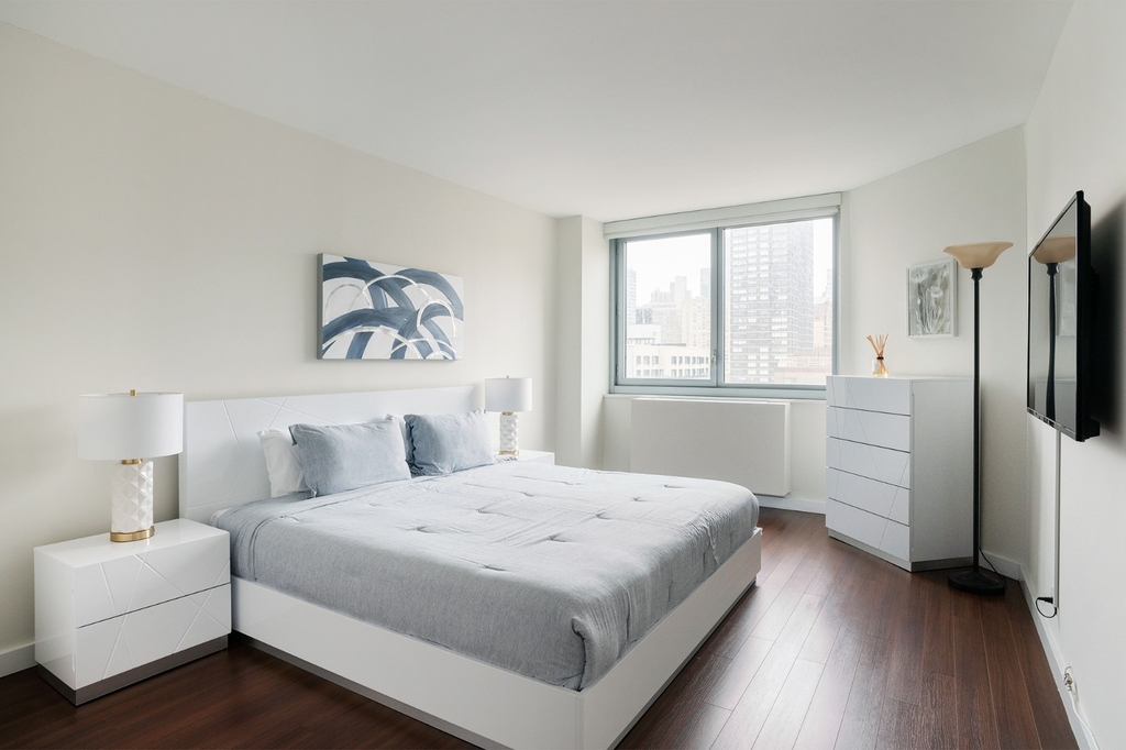 401 East 34th Street - Photo 8