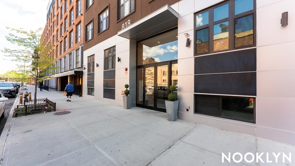 818 Lexington Avenue - Photo 9