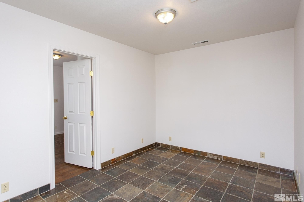 425 Stewart - Photo 11