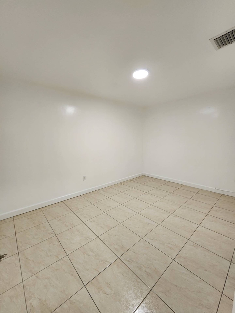 2723 Sw  33rd Ct - Photo 2