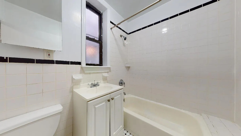 123 East 7th Street - Photo 15