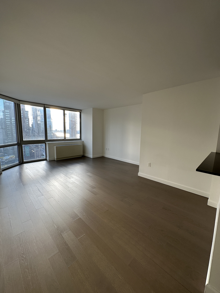 West 41street - Photo 1