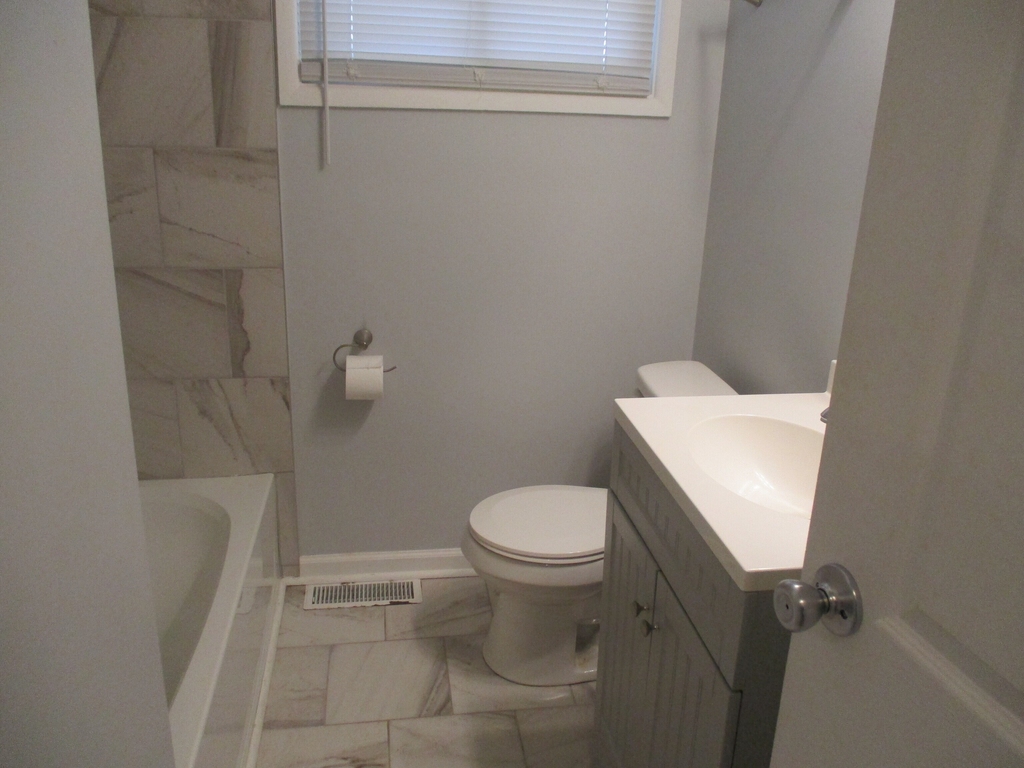 625 E 111th Street - Photo 6