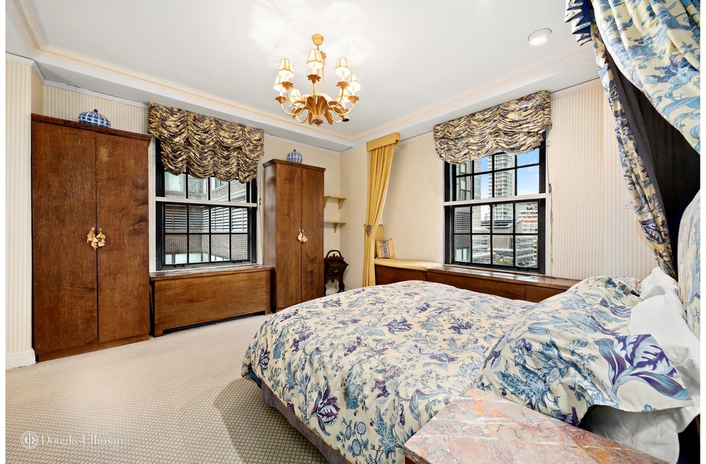 465 Park Ave - Photo 1