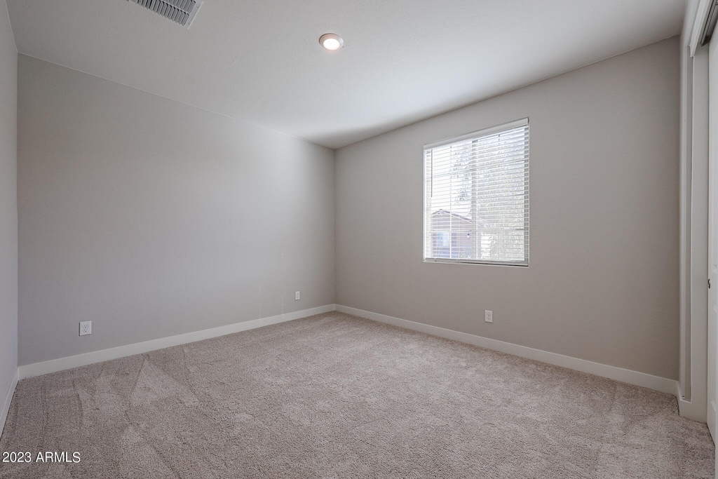 18458 W Sandlewood Drive - Photo 27