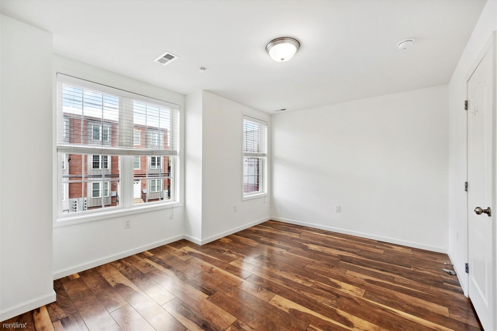 4612 Sansom St Unit 2 - Photo 2