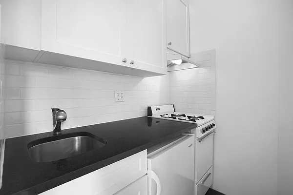 19 West 69th Street - Photo 2