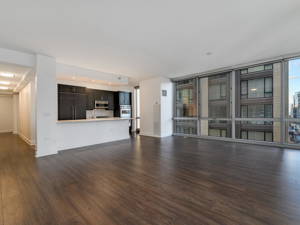 2 W Delaware Place - Photo 3