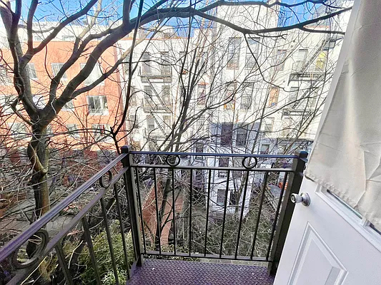 636 East 6th Street - Photo 7
