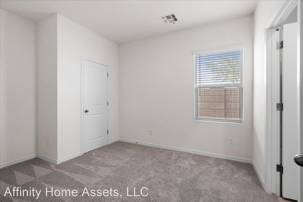 8129 S 63rd Dr - Photo 15