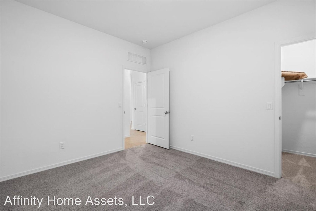 8129 S 63rd Dr - Photo 17