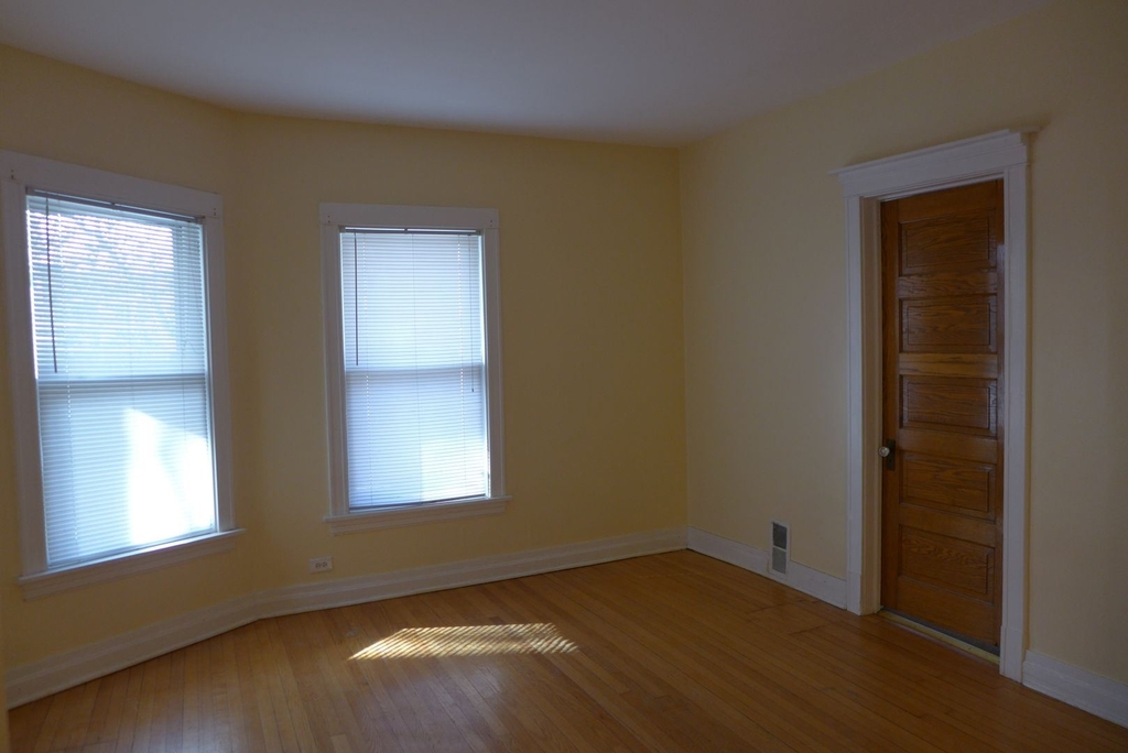 419 Ashland Ave - Photo 2