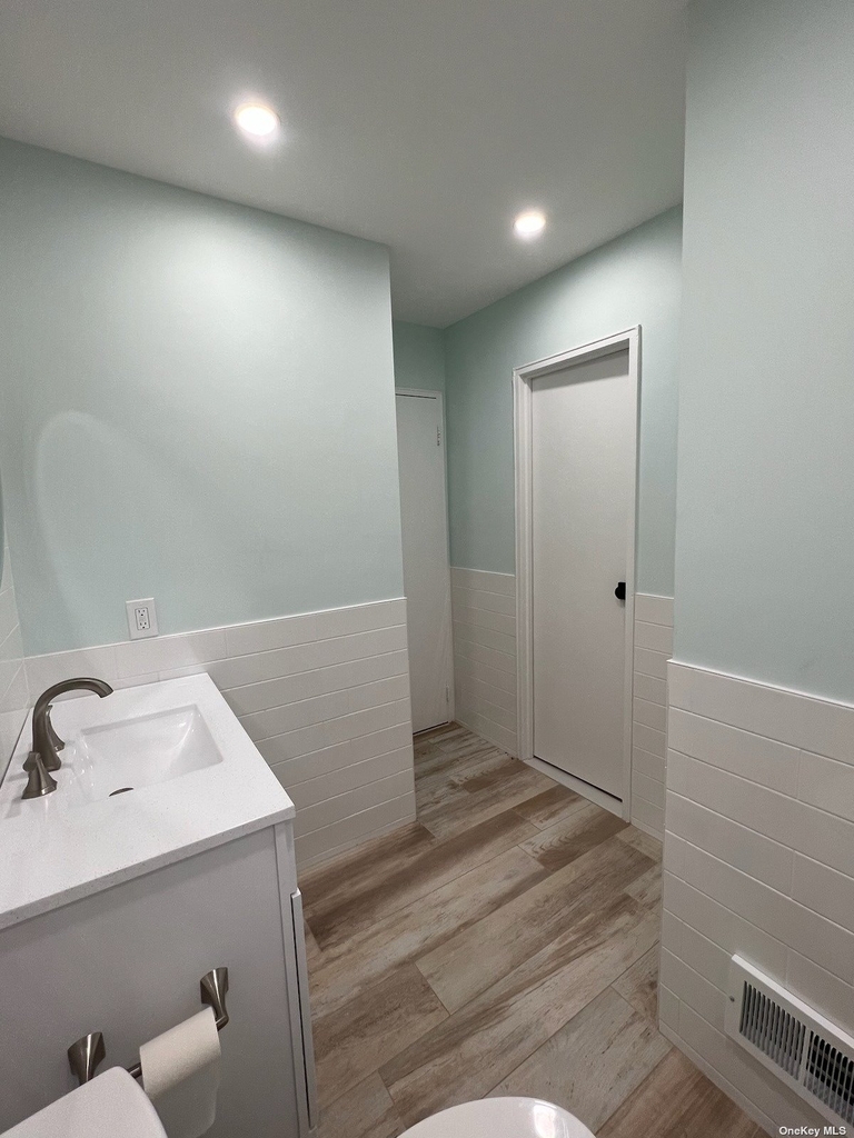 801 Connetquot Avenue - Photo 5