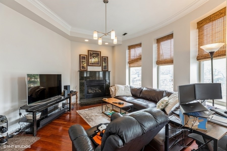 36 S Ashland Avenue - Photo 1