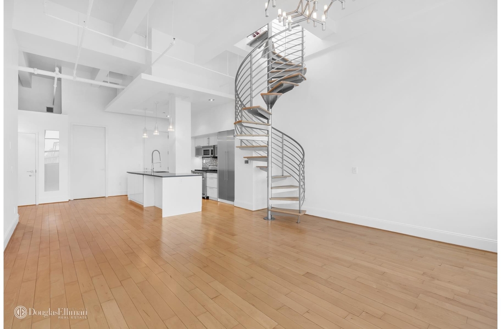 55 Berry St - Photo 1