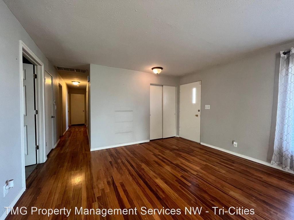 3213 W Metaline Place - Photo 1