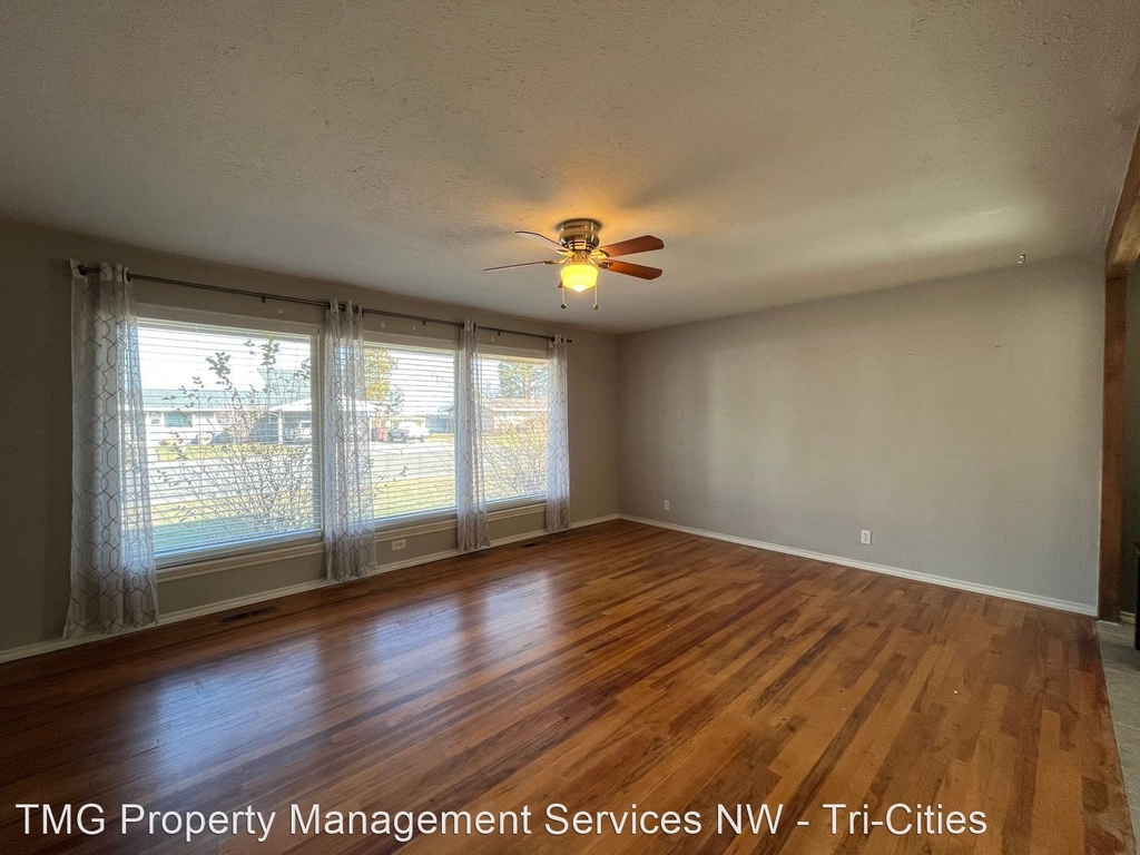 3213 W Metaline Place - Photo 2