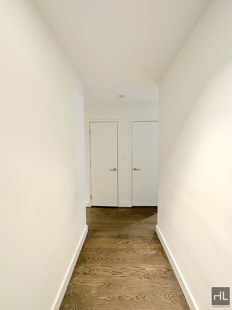 666 West End Avenue - Photo 3