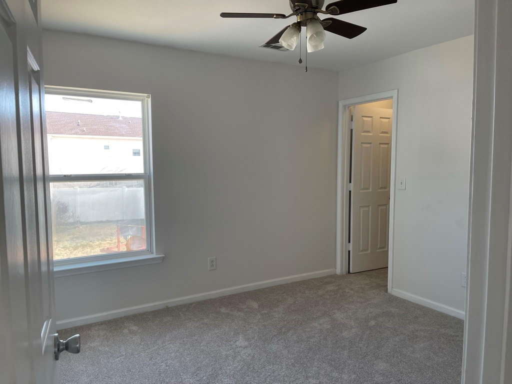 176 Silverspring Place - Photo 9