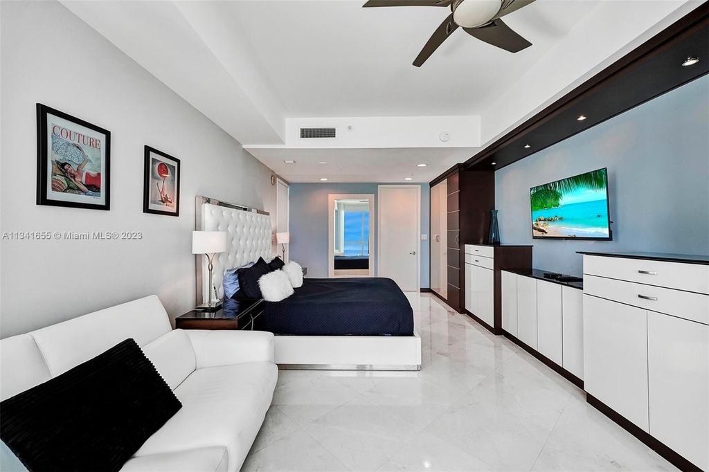 18101 Collins Ave - Photo 11