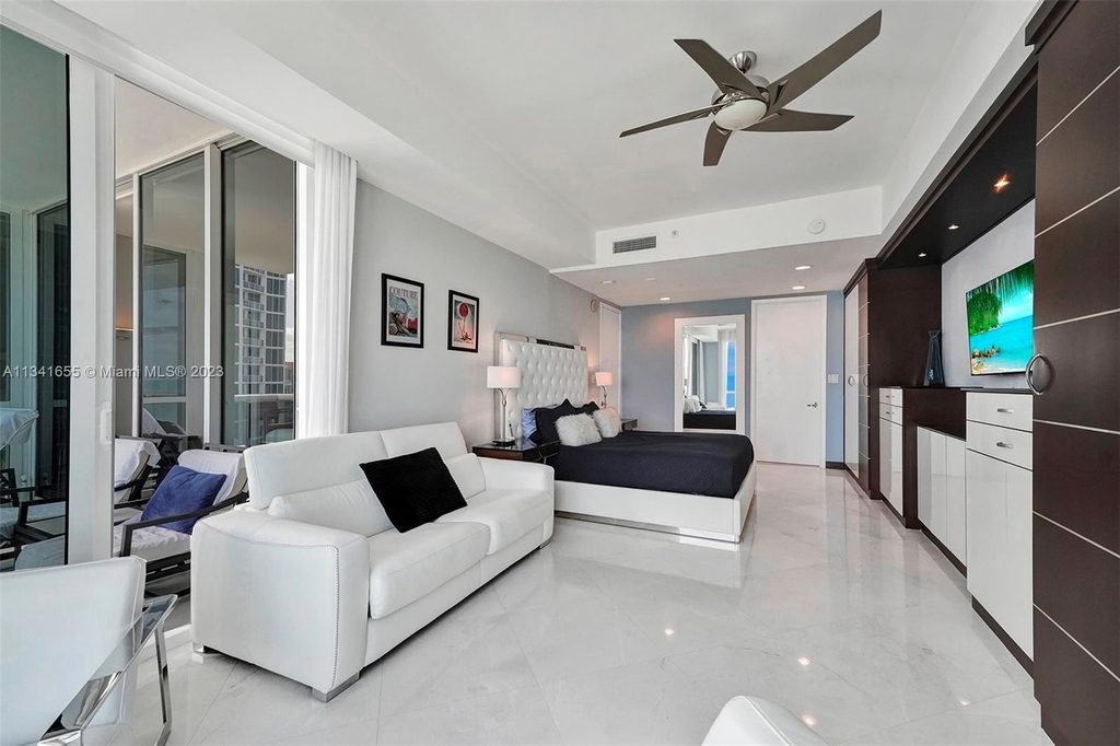 18101 Collins Ave - Photo 10