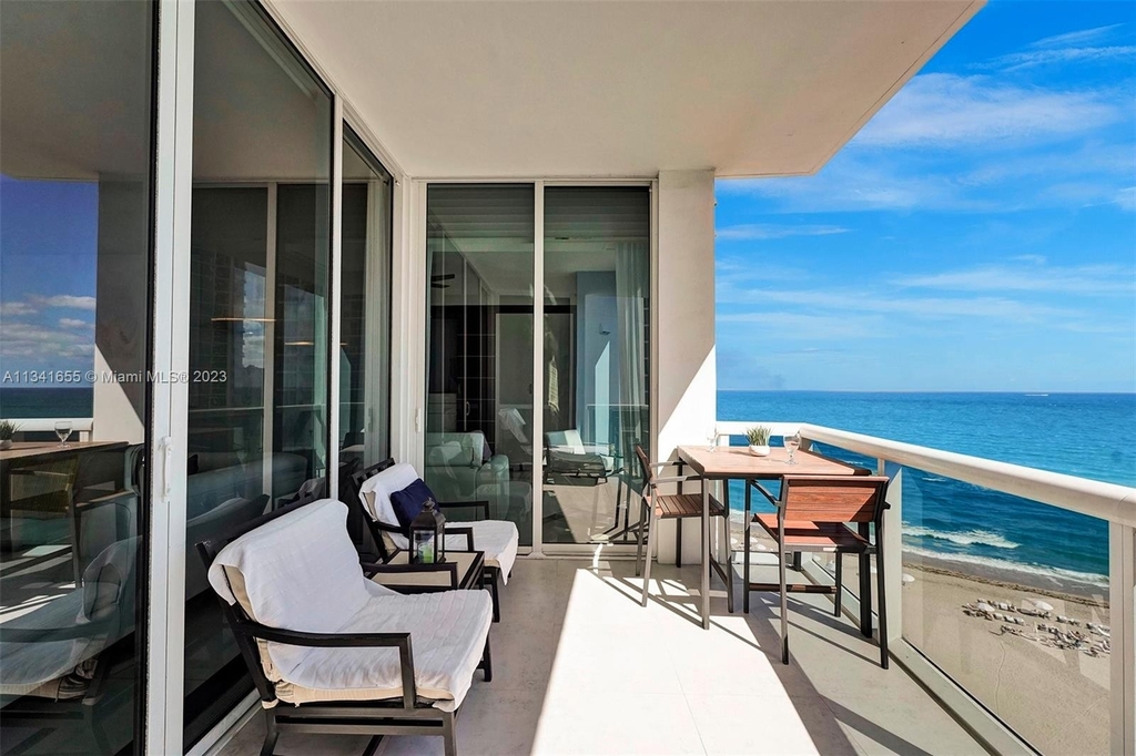 18101 Collins Ave - Photo 15