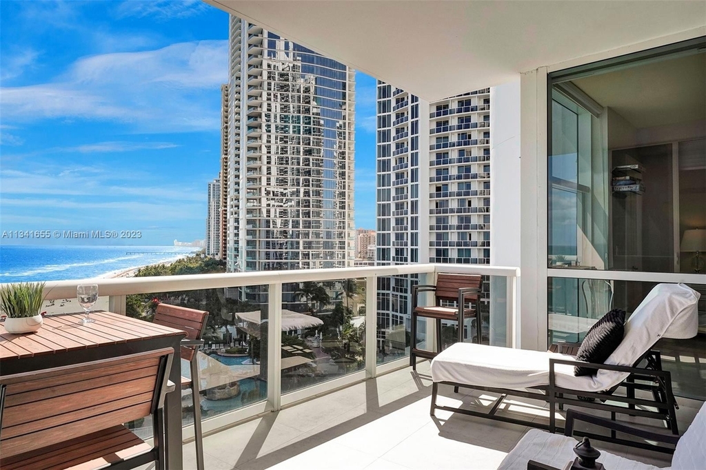 18101 Collins Ave - Photo 35