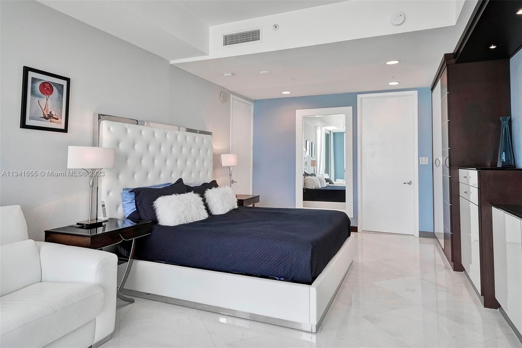 18101 Collins Ave - Photo 12