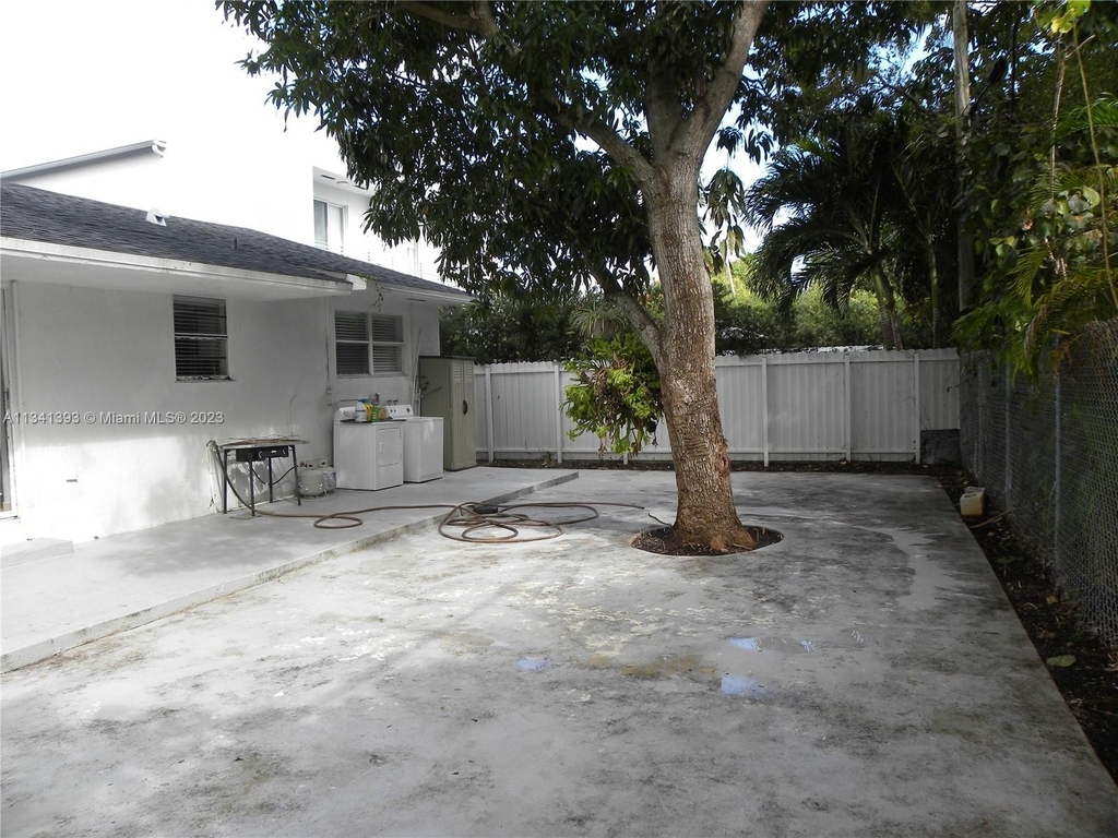 3466 Sw 23rd St - Photo 8