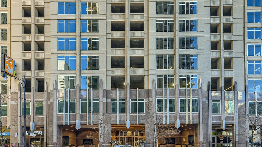 33 W Ontario Street - Photo 16