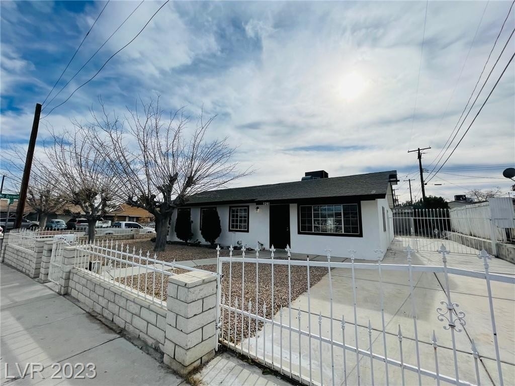 5201 Washoe Avenue - Photo 0