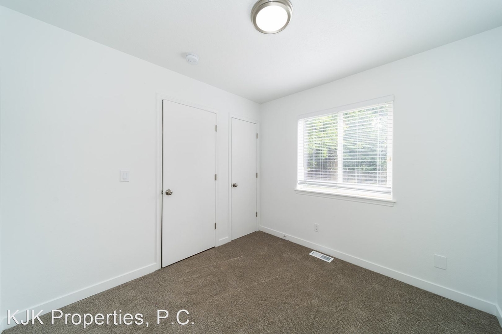 9032 North Berkeley Avenue - Photo 20