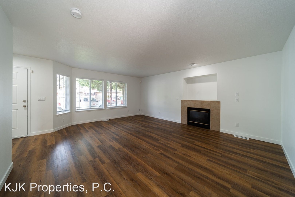 9032 North Berkeley Avenue - Photo 5