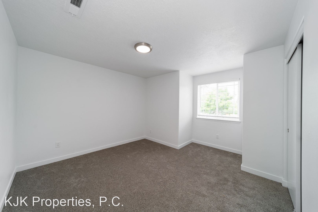 9032 North Berkeley Avenue - Photo 30