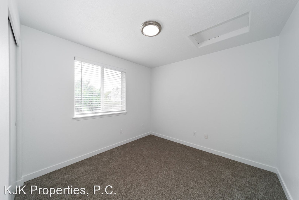 9032 North Berkeley Avenue - Photo 37