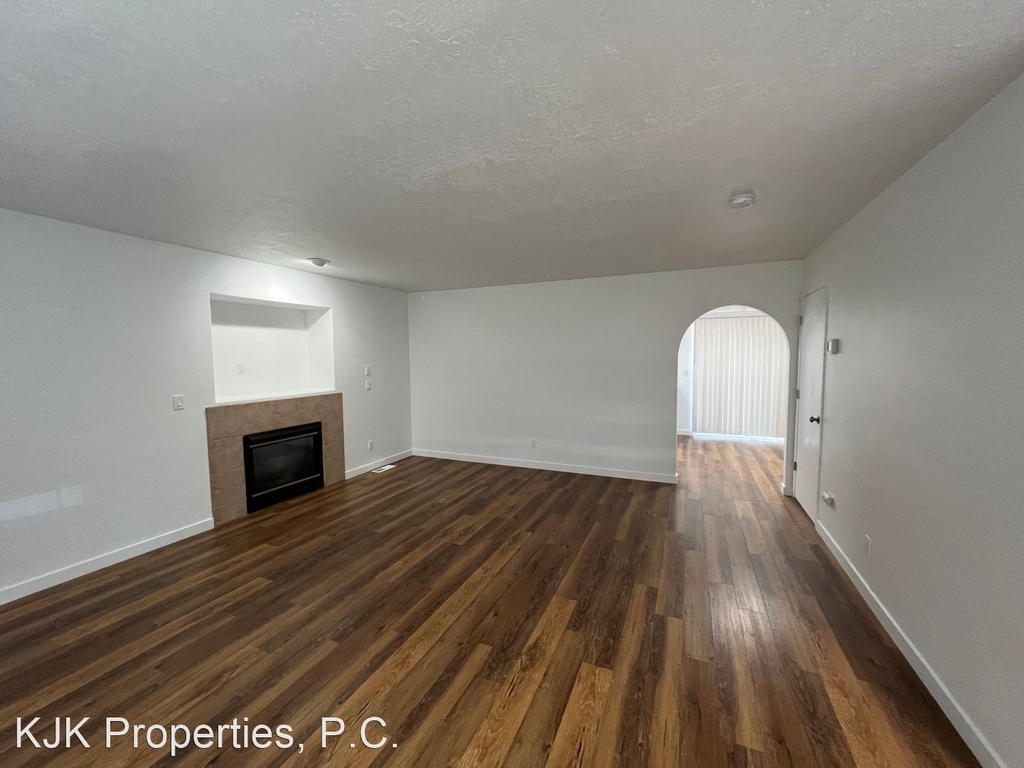 9032 North Berkeley Avenue - Photo 47