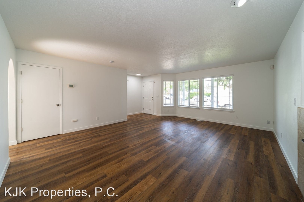 9032 North Berkeley Avenue - Photo 16