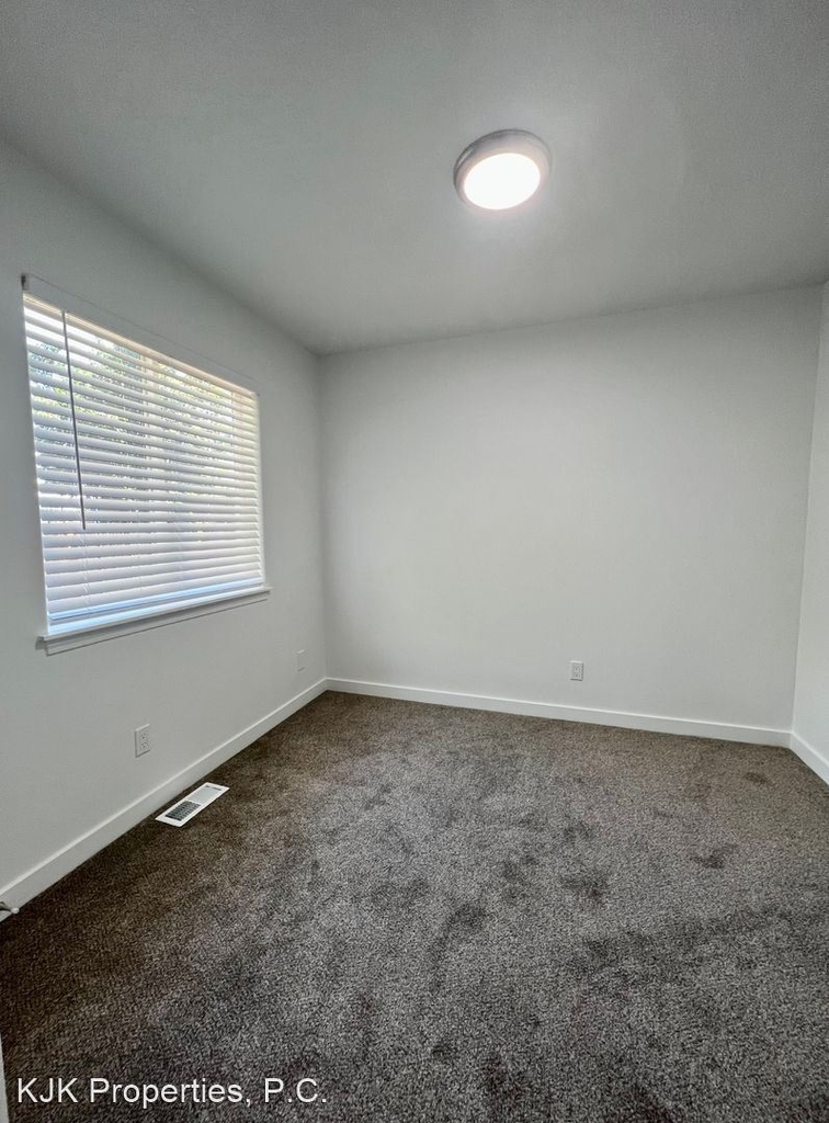 9032 North Berkeley Avenue - Photo 44