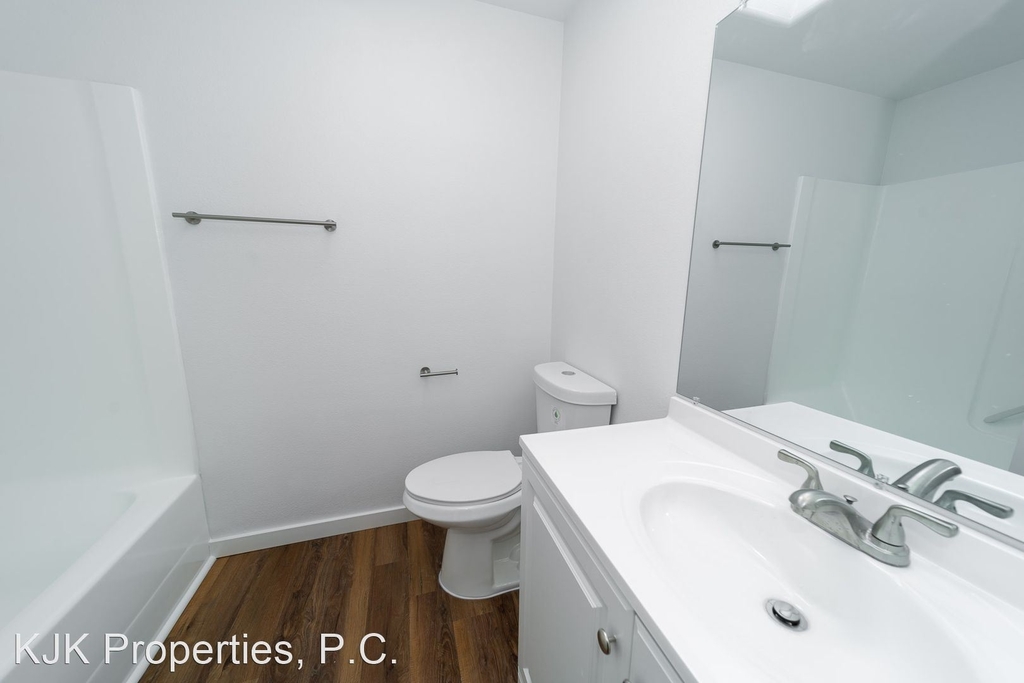 9032 North Berkeley Avenue - Photo 11