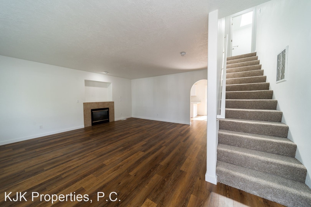 9032 North Berkeley Avenue - Photo 14