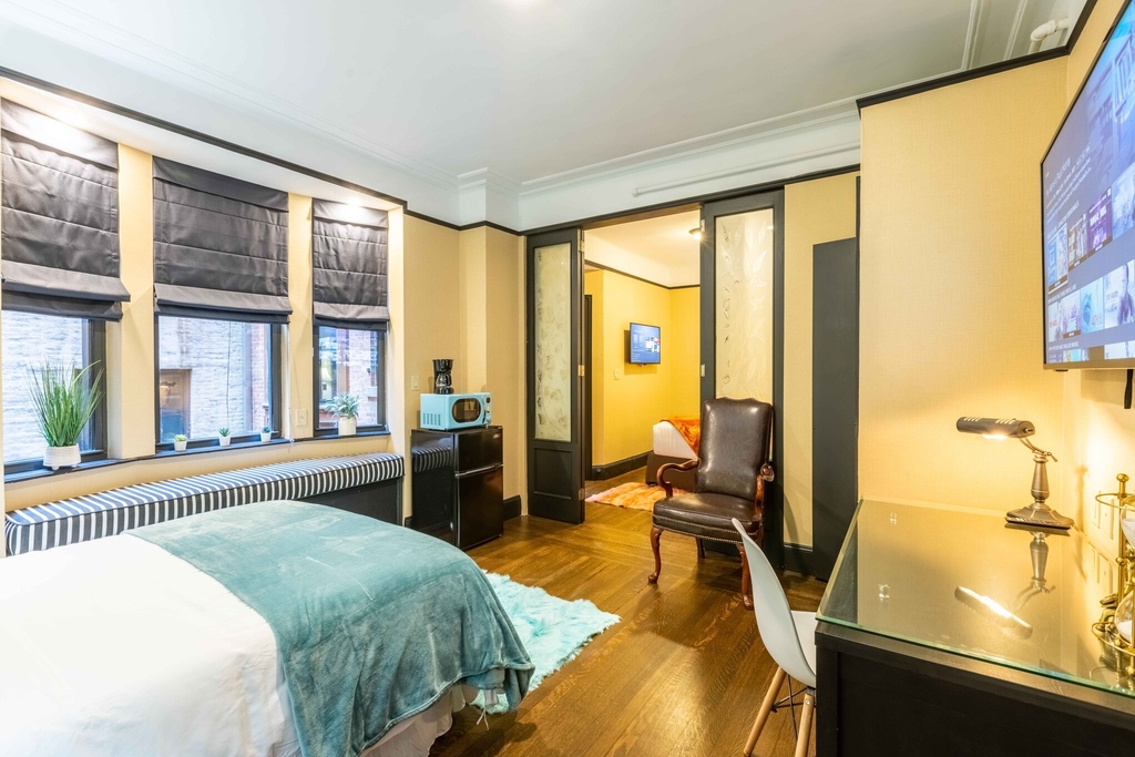 12 West 44th Street - Photo 3