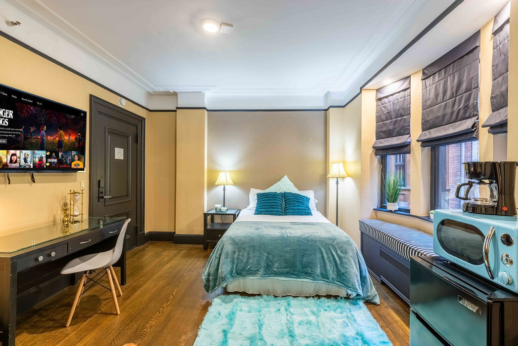 12 West 44th Street - Photo 1
