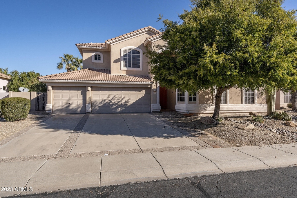 4506 E Robin Lane - Photo 0