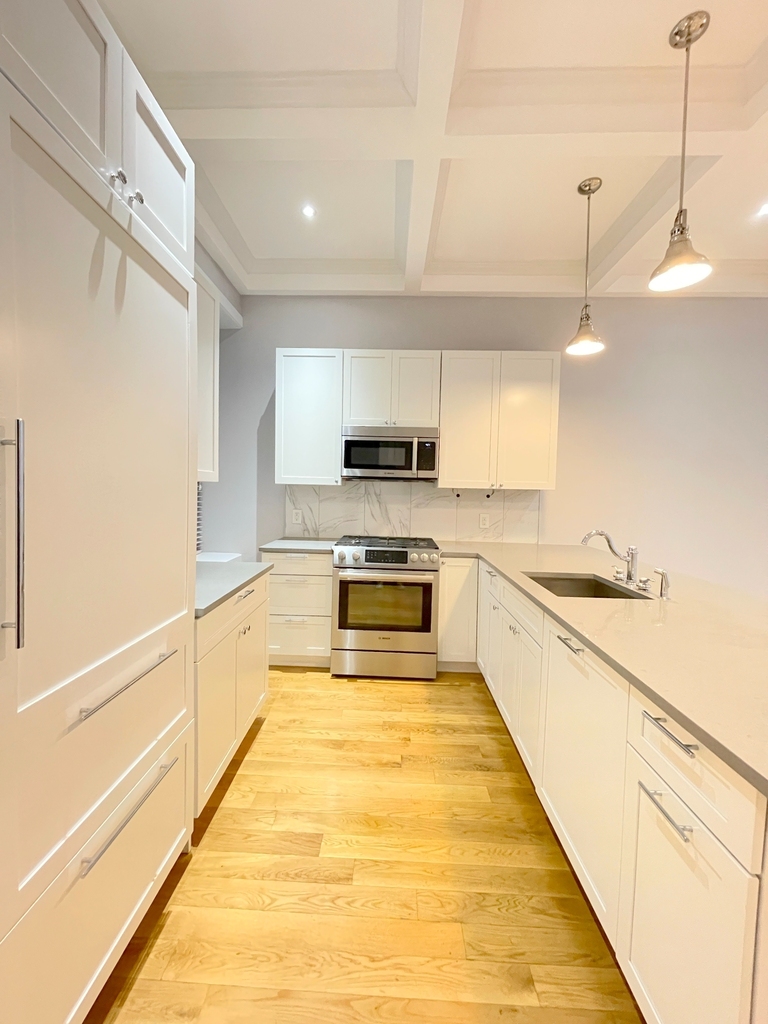 252 West 76th Street - Photo 1