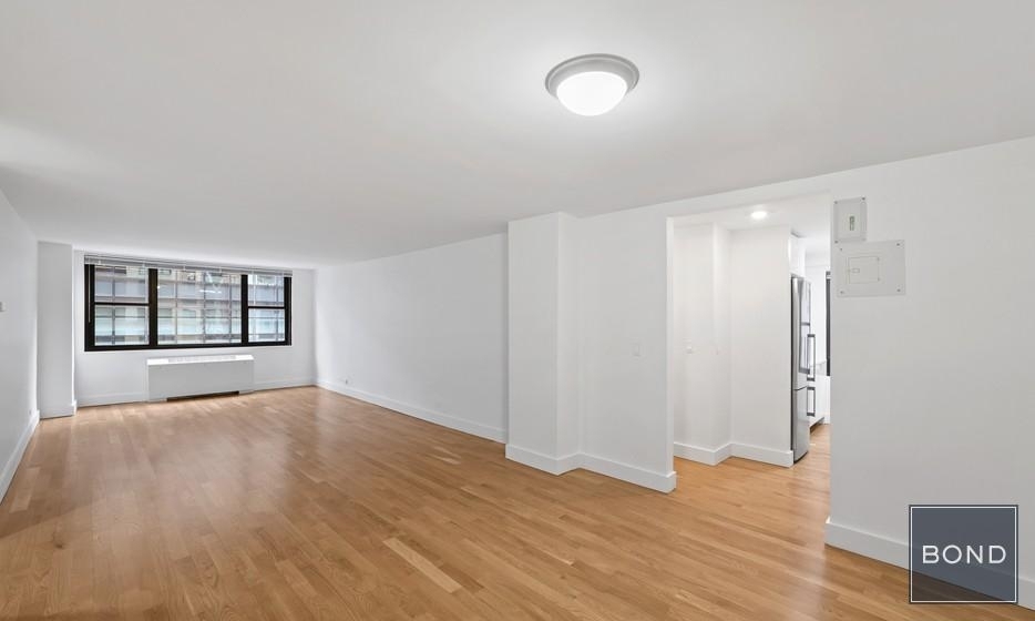 West 58th Street - Photo 1