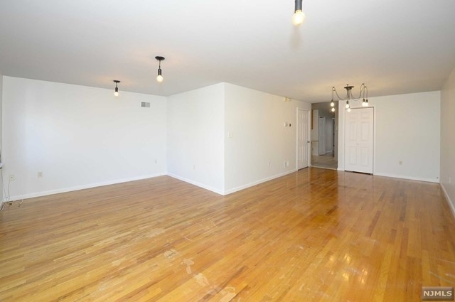 133 Leonard Street - Photo 1