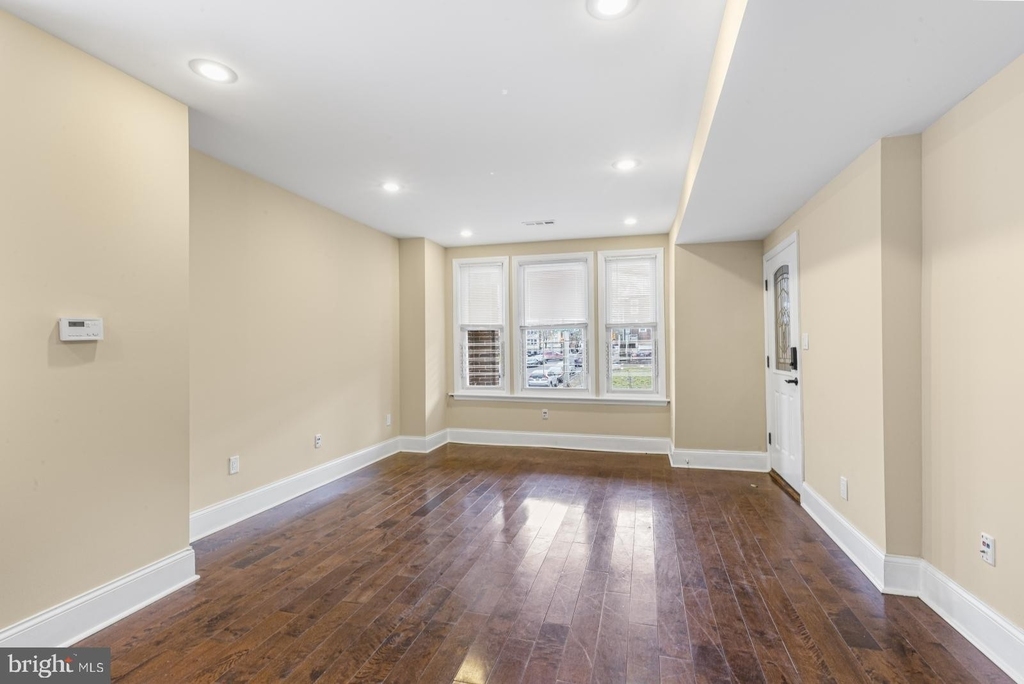 4623 Sansom Street - Photo 2